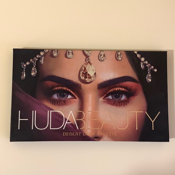 HUDA BEAUTY Desert Dusk eyeshadow palette - Picture 1 of 4